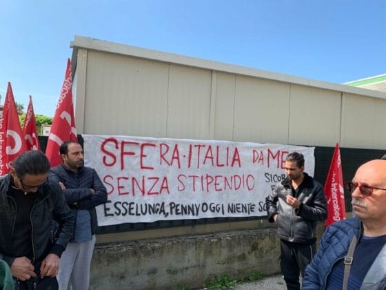🎧 Firenze, dipendenti di ‘Sfera Italia’ senza stipendio da gennaio: sciopero davanti ai cancelli