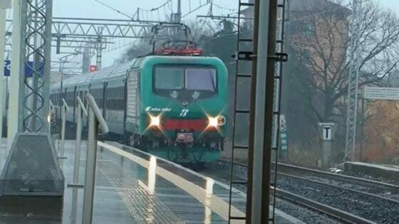 Treni in ritardo, sindaci della Valdichiana in presidio a Firenze
