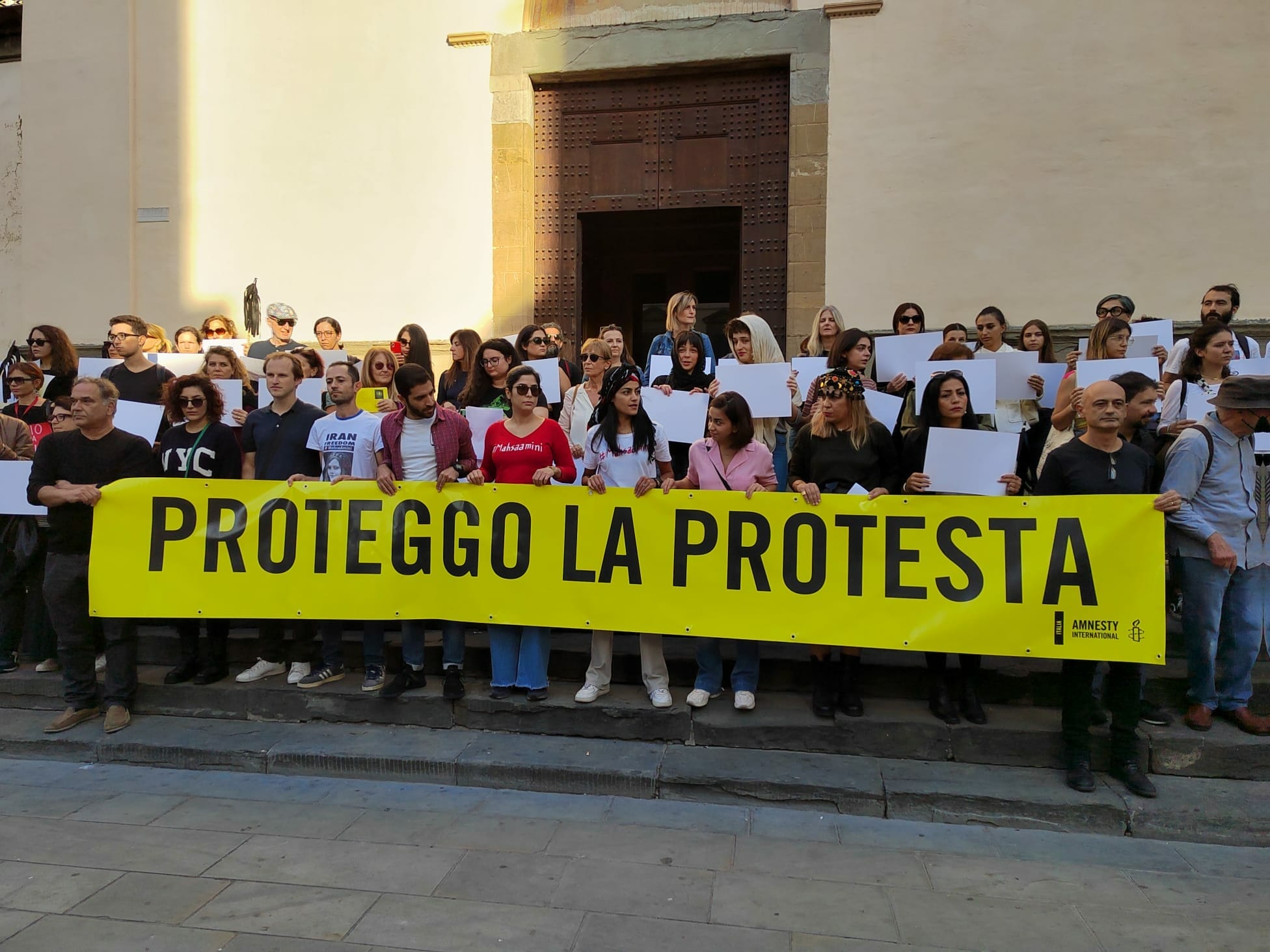 🎧 Firenze, “Donne, Vita, Libertà”: trecento in piazza a supporto delle proteste in Iran