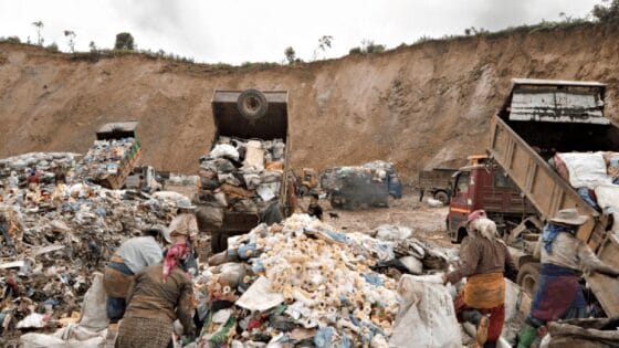 Documentario sui rifiuti nel mondo vince Festival dei Popoli