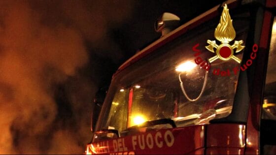 Incendio nella notte in una casa a Capraia Fiorentina, morto un uomo