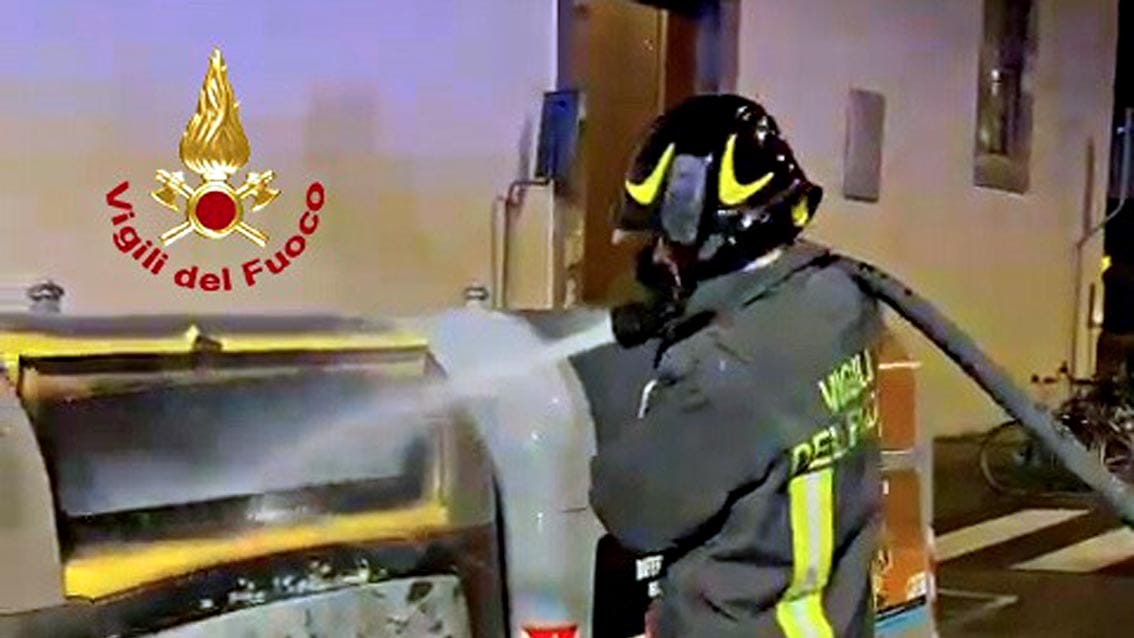 Firenze: serie di incendi ad alcuni cassonetti con fiamme alte oltre 2 metri. Arrestato un 59enne