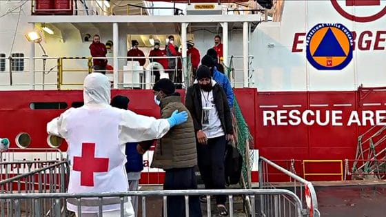 Livorno: la nave Life Support entra in porto