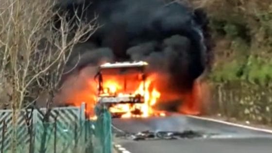 Incendio autobus in Garfagnana. Lega: “Ci aspettiamo da Autolinee Toscane risposte certe”. AT: “Siamo qui da un anno, quel bus da 17″
