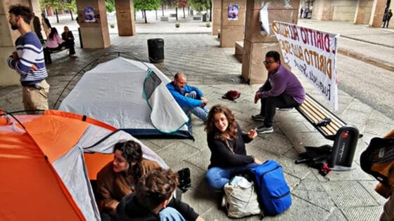 Mobilitazione degli studenti con le tende in otto città italiane, tra cui anche Firenze