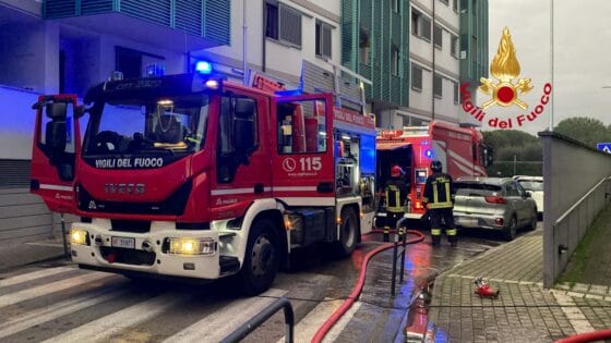 Incendio in garage a Firenze, evacuato palazzo
